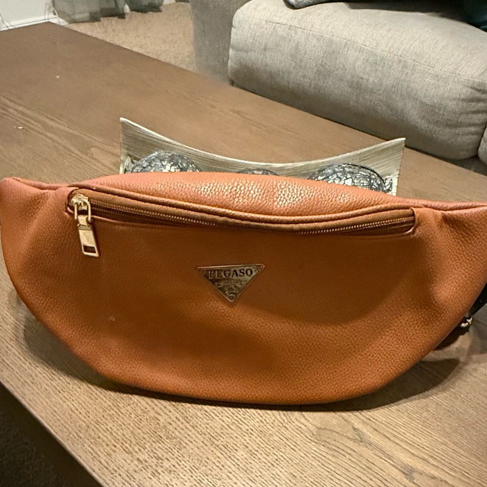NWOT Pegasus Women's Tan Leather Waistbag